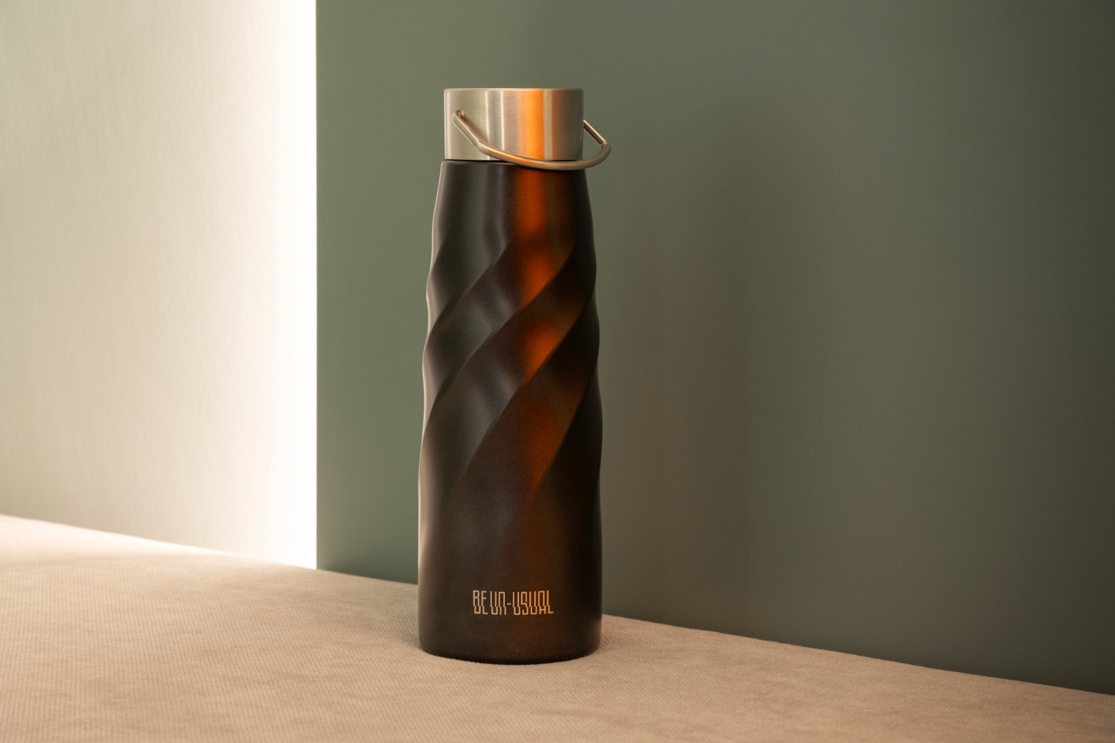 Shop - The Unusual Space - "Be Unusual" Thermosfles 500ml